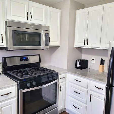 Apartment With Brand New Furniture And Large Parking 웨스트세네카 외부 사진