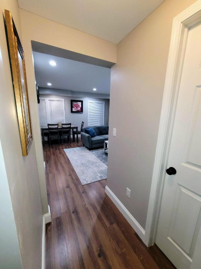 Apartment With Brand New Furniture And Large Parking 웨스트세네카 외부 사진